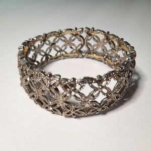 Stetch silver toned bracelet with elegant detail